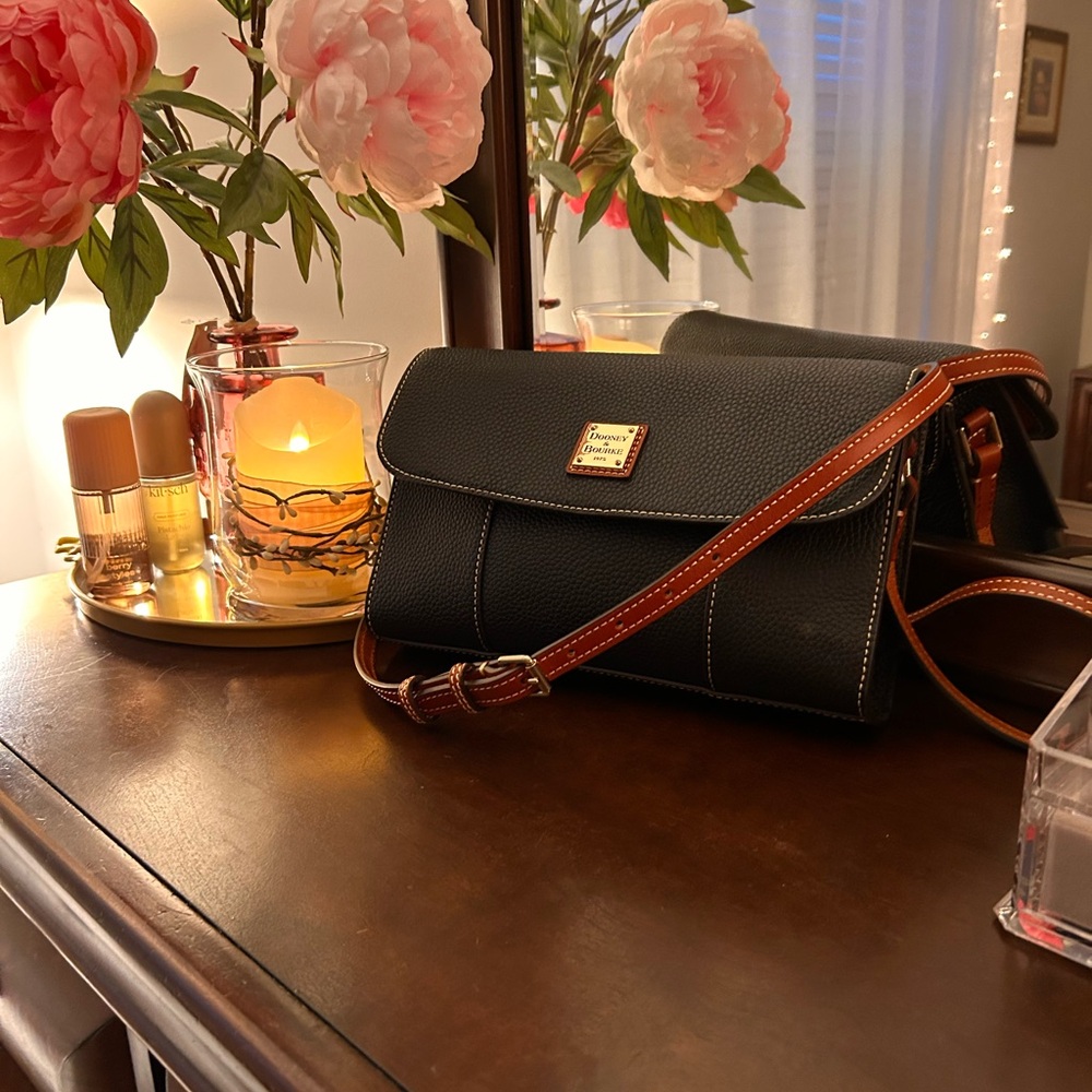 Dooney & Bourke Black Crossbody Bag *Like New Condition* Dust Bag Included